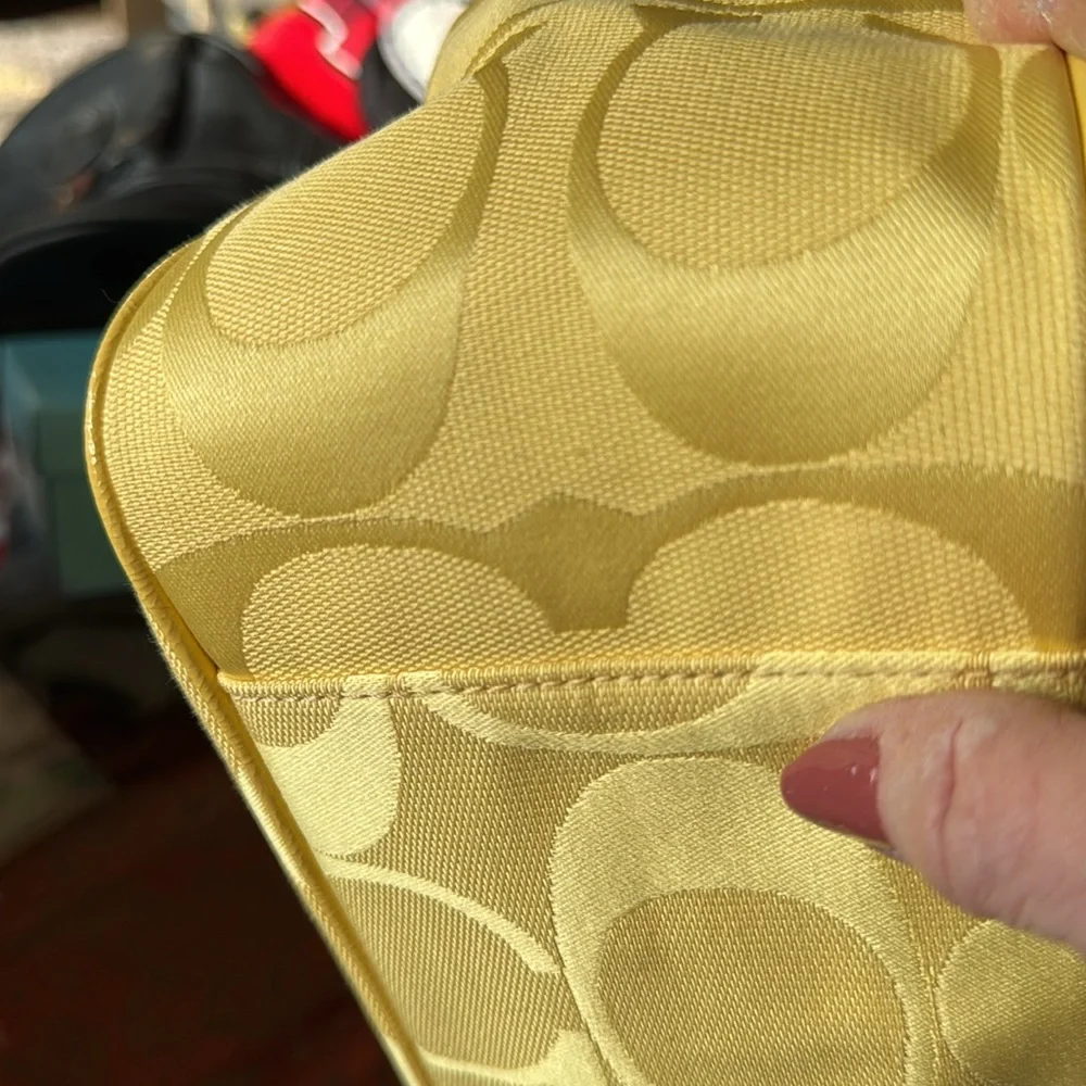 New Coach Yellow Shoulder Bag Never Used - Picture 6 of 14